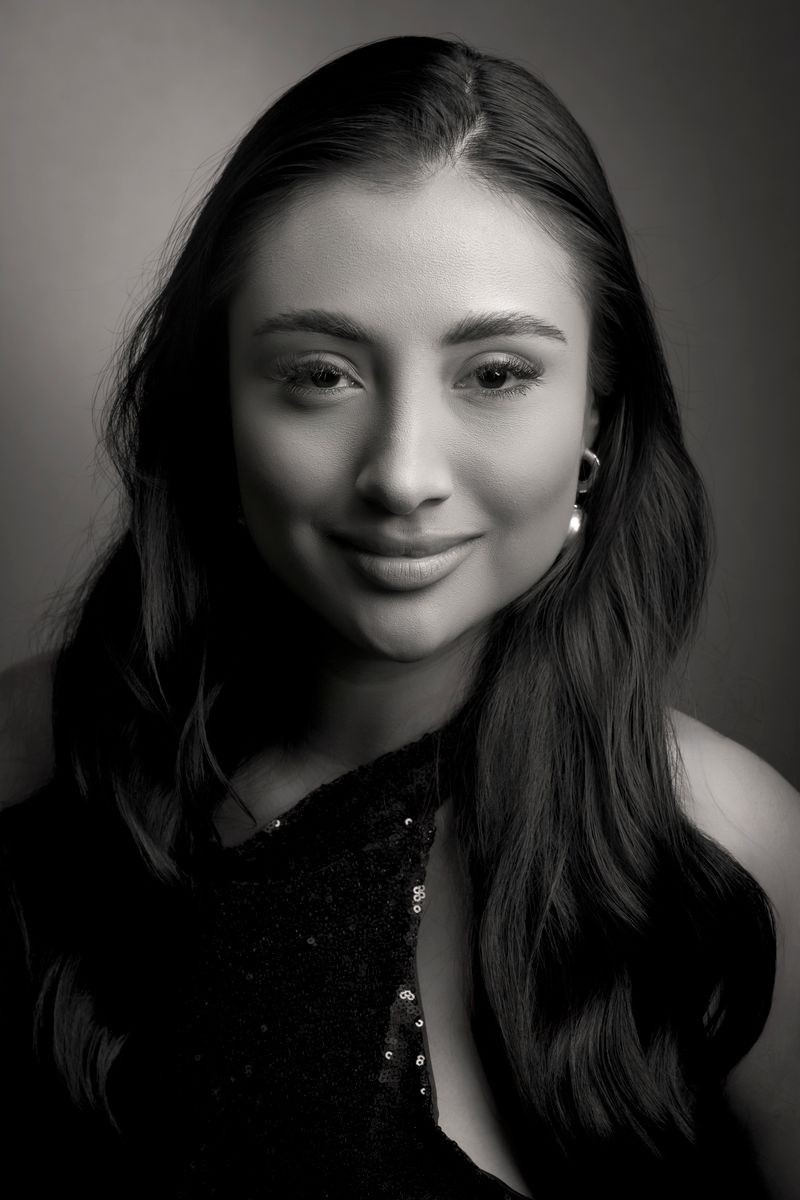 Mia V.